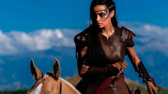 Зена - королева воинов: Бибигуль Актан в кожаном наряде на коне обворожила соцсеть
